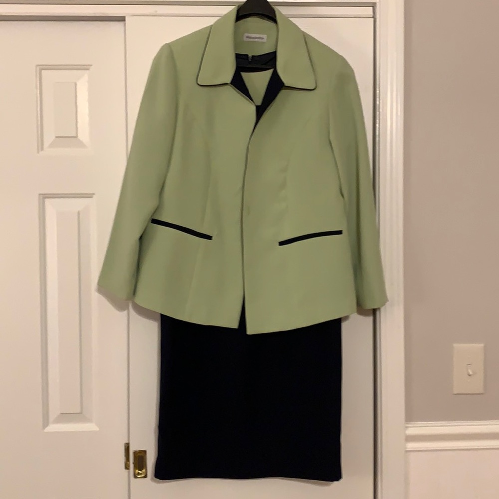 Two-Piece Business Suit/Dress in Green/Navy
